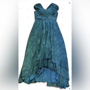 Elegant Emerald Green Textured Jacquard High-Low Formal Gown